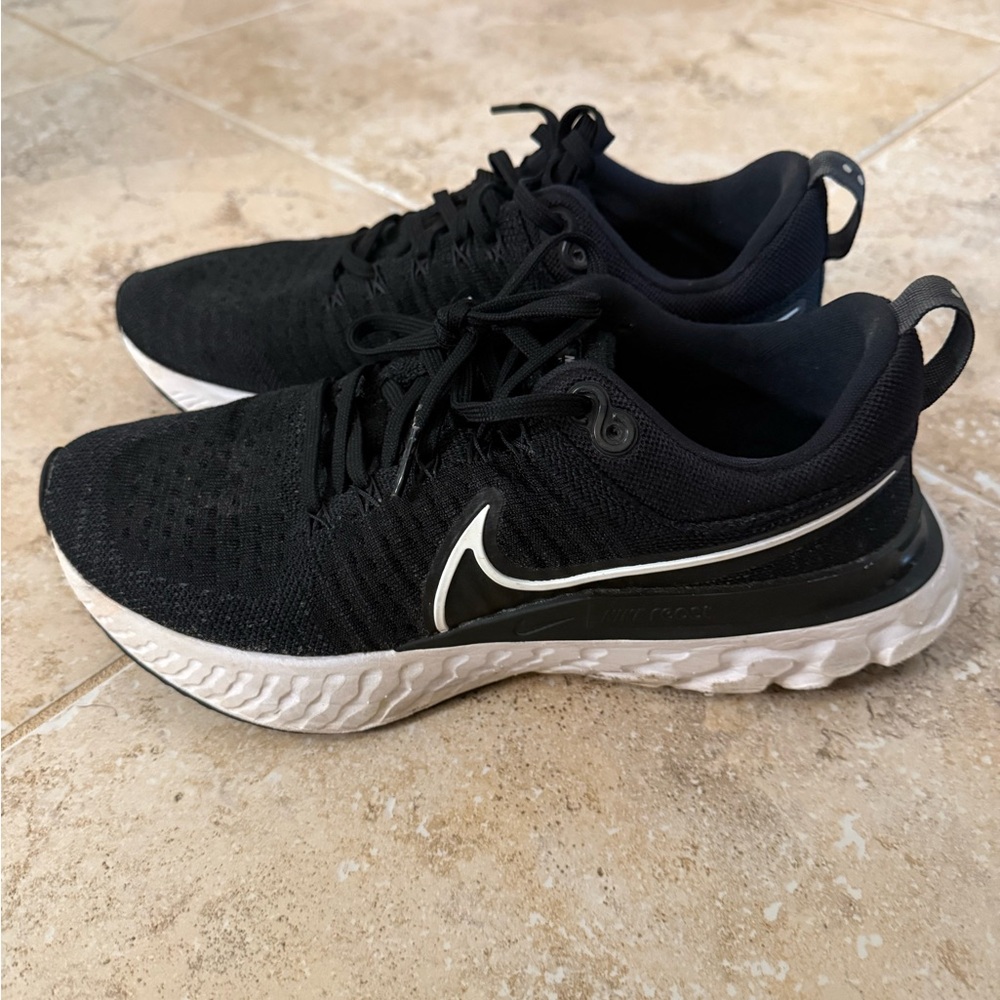 Women’s Black and White 
Nike React